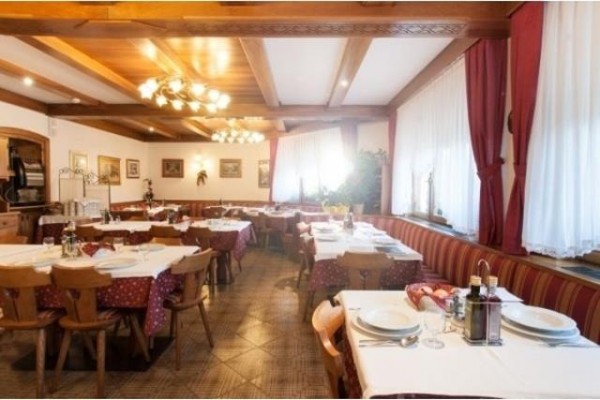 DUE SPADE_FOLGARIA_SS_04.JPG